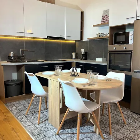 P9 By Small * Budapeşte