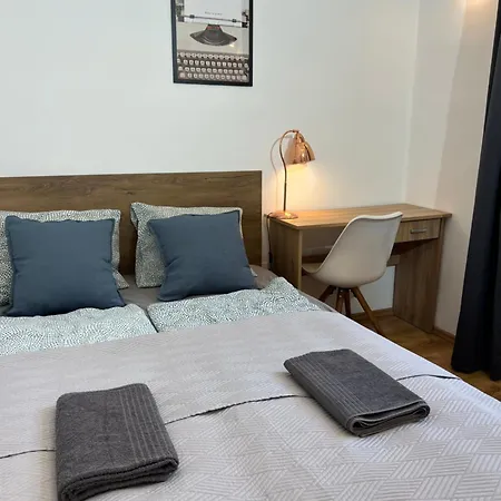 P9 By Small * Budapeşte