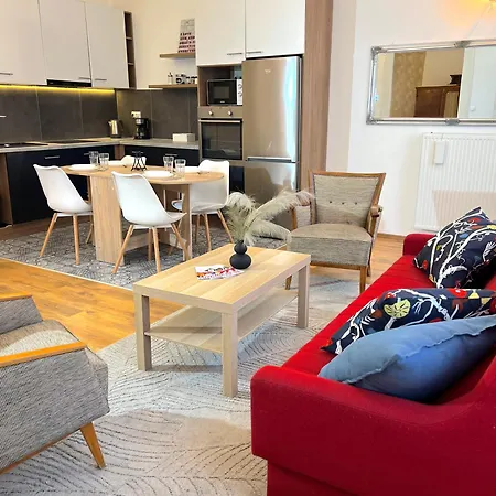 P9 By Small Budapeşte