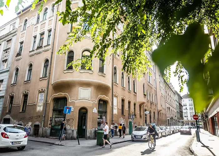 P9 By Small 布达佩斯