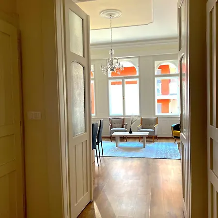 P9 By Small Apartment