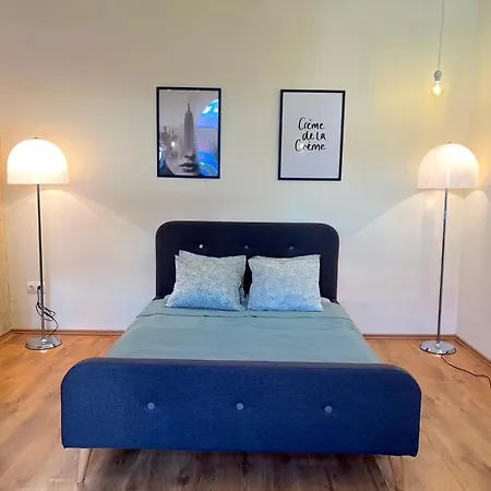 P9 By Small Apartment *