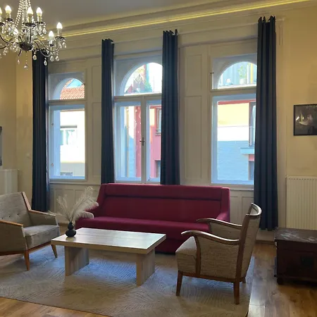 P9 By Small * Budapest