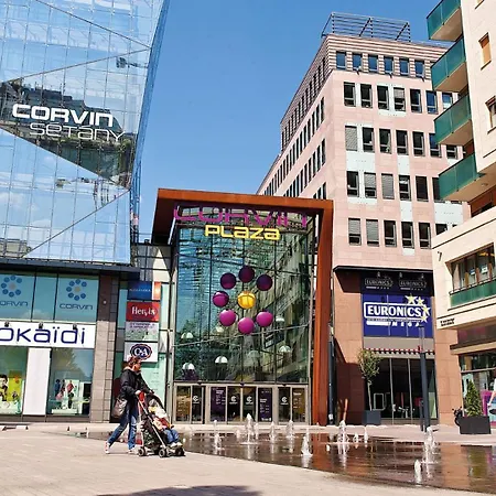 P9 By Small * Boedapest