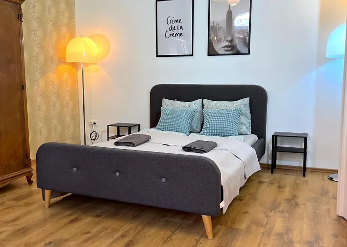 P9 By Small * Budapešť