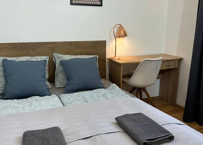 P9 By Small * Budapešť