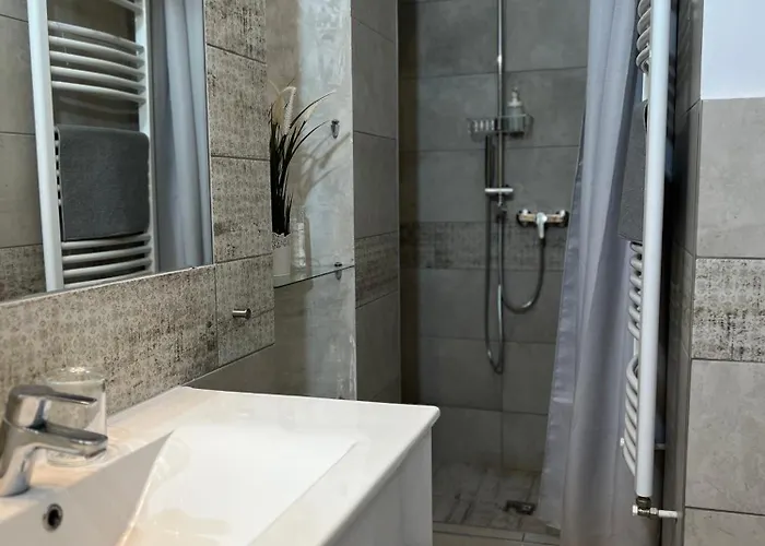 P9 By Small * Budapešť